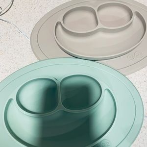 Ezpz silicone baby plates, set of two